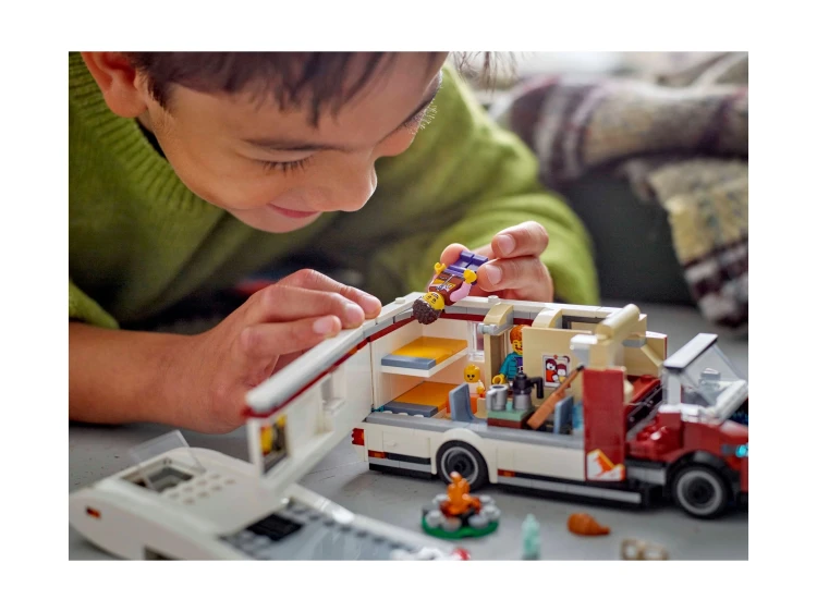 LEGO CITY 60454 Wakacyjny kamper pełen przygód