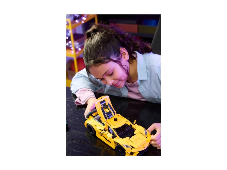 lego-technic-42205-chevrolet-corvette-stingray-PuggyKraków.webp