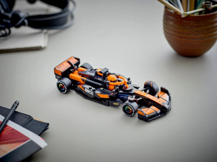 lego-speed-champions-77251-bolid-f1-mclaren-team-mcl38-Kraków Mr Puggy.webp
