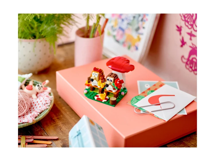 LEGO ICONIC 40711 Piknik pary jeżyków