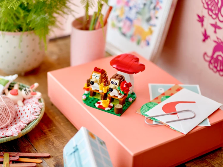 LEGO ICONIC 40711 Piknik pary jeżyków