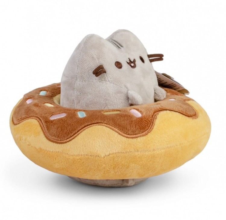 Pusheen w dużym donucie