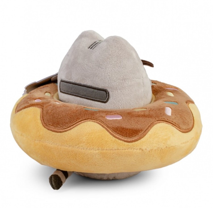 Pusheen w dużym donucie