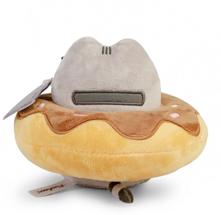 Pusheen w dużym donucie