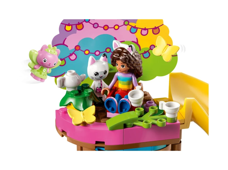 lego-koci-domek-gabi-10787-przyjecie-w-ogrodzie-wrozkici-Puggy.webp