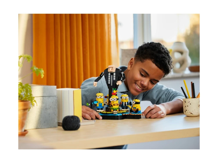 LEGO GIRLS FIRST 75582 Gru i minionki z klocków MrPuggy Kraków.webp