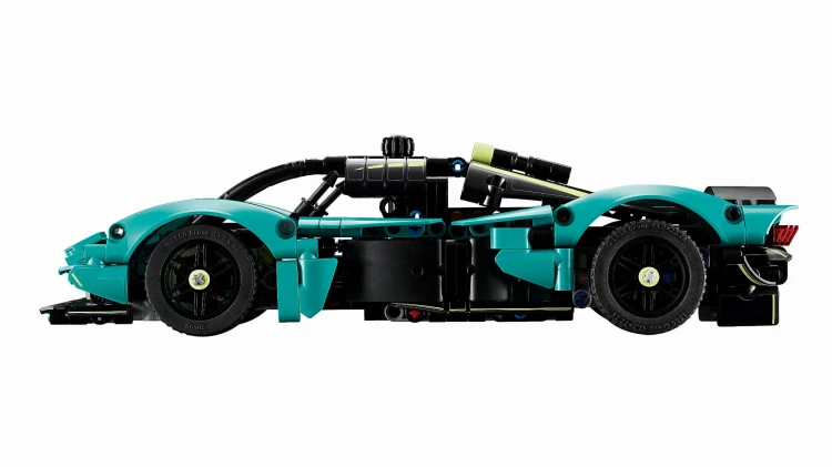 LEGO TECHNIC 42208 Aston Martin Valkyrie MrPuggy Krakow.jpg