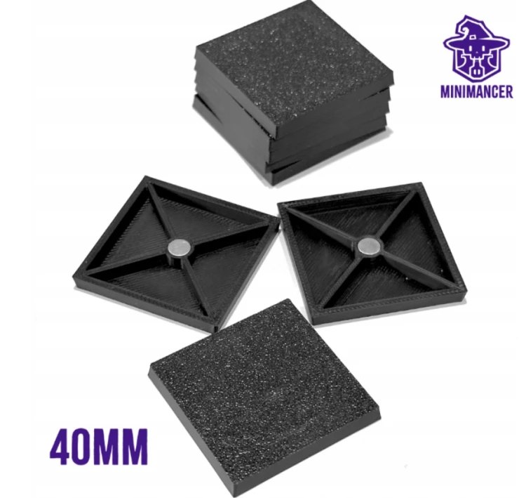 kwadratowa z magnesem 40 mm mr puggy .png