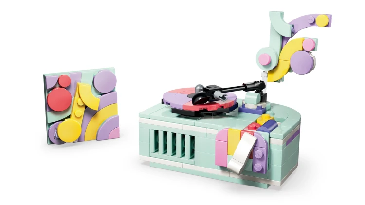 LEGO CREATOR 31392 Dekoracyjny fortepian z kotem gramofon.jpg
