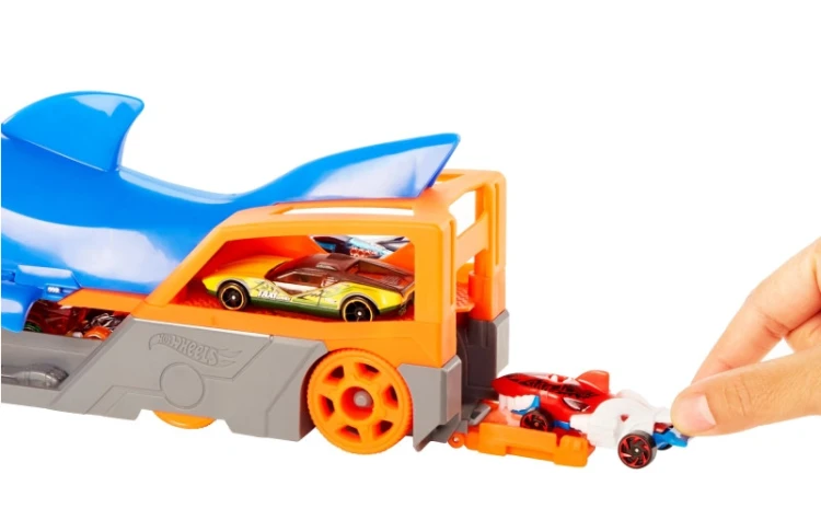 Hot Wheels City rekin transporter 3.jpg