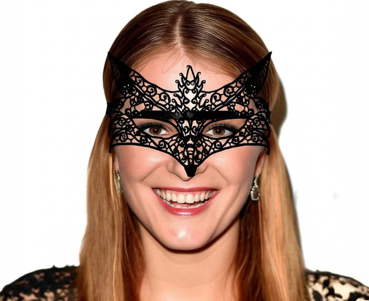 Maseczka ażurowa wilk 2.jpg